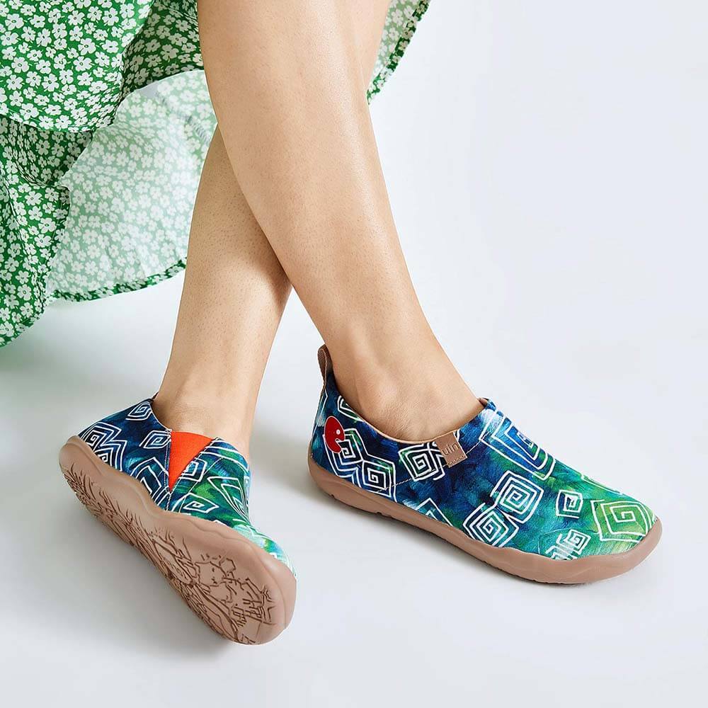 UIN Footwear Women LOVE IN SPRING Canvas loafers